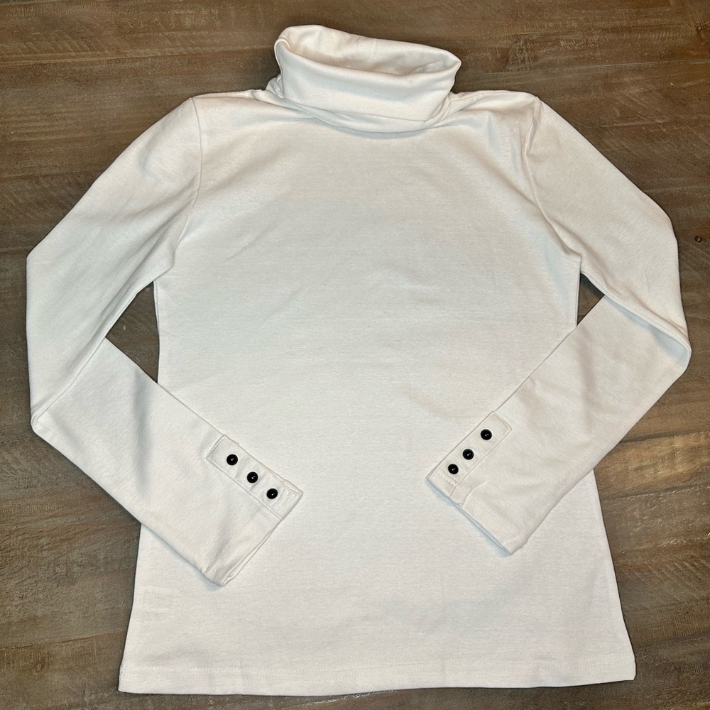 ⭐️SoFishie white long sleeve turtleneck with button sleeve detail